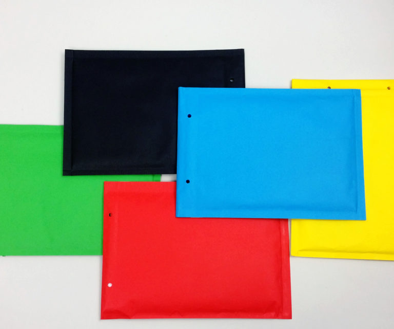 Kolorowe koperty bąbelkowe