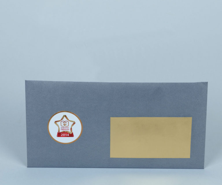 Koperta ze złotą etykietą