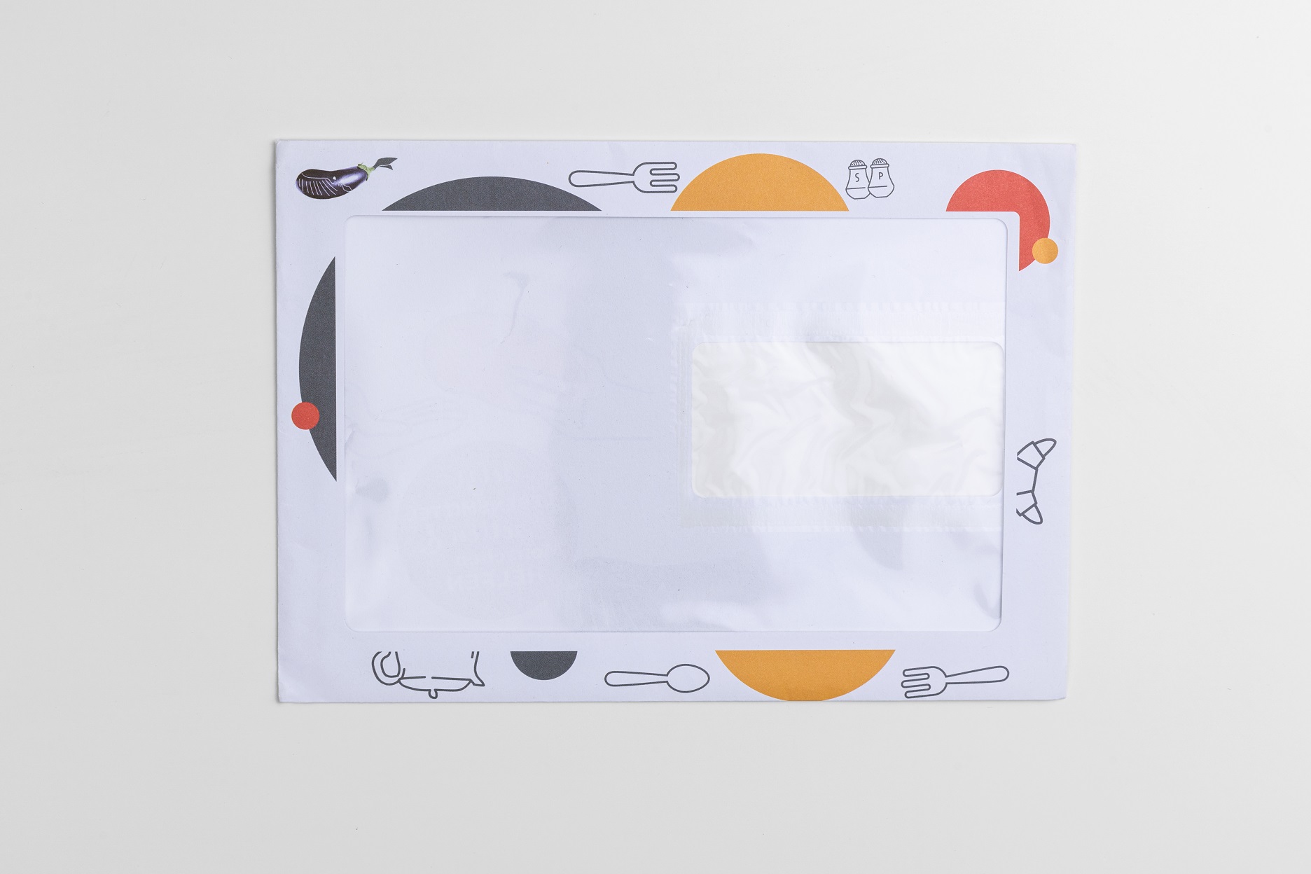 Koperta z dużym panoramicznym oknem